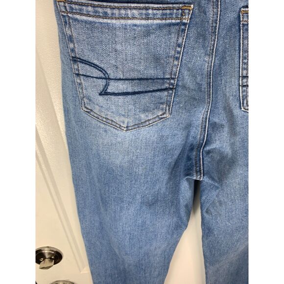 American Eagle Womens Mom Jean Light Wash Size 2 - Picture 3 of 7